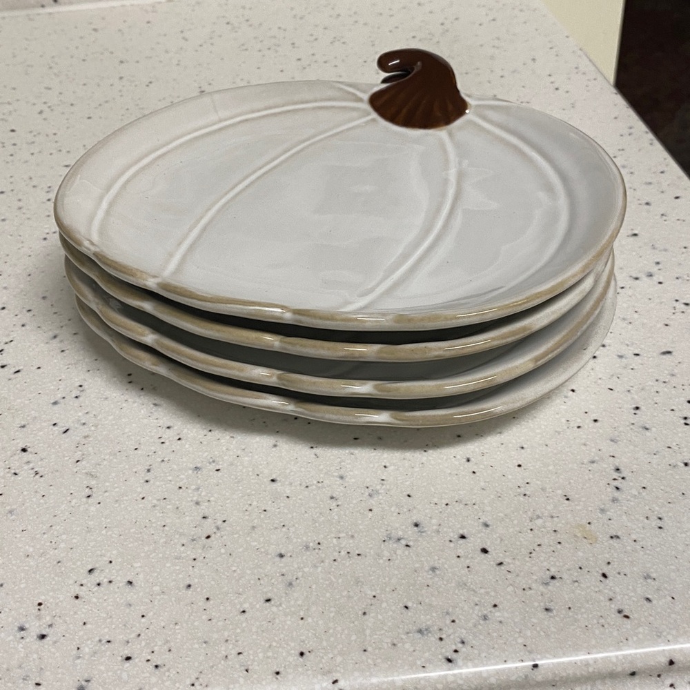 Set of 4, Crofton Stoneware, pumpkin shaped appetizer/snack/dessert plates. - Picture 10 of 10